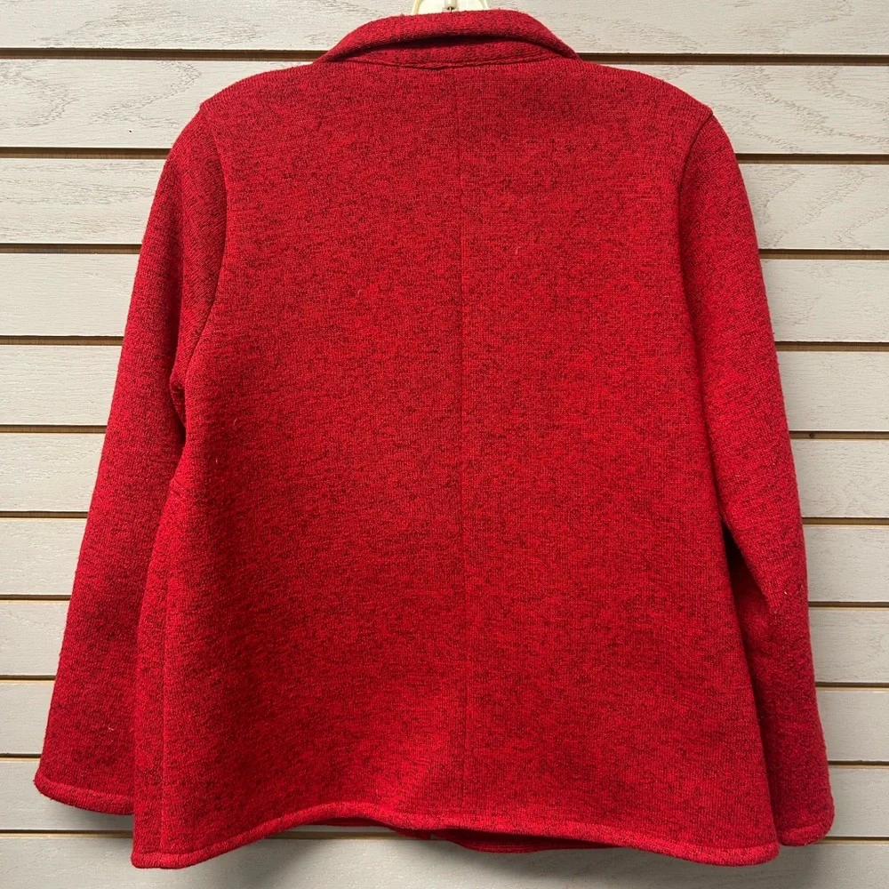 Elegant Scarlet Coat - Picture 6 of 6